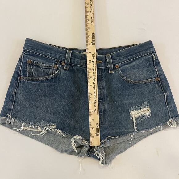 Women's Vintage 90s Levi's 501 Reworked Cutoff Denim Shorts - Picture 7 of 7
